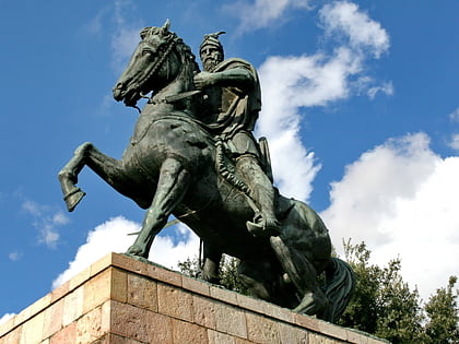 Statuja e Skënderbeut