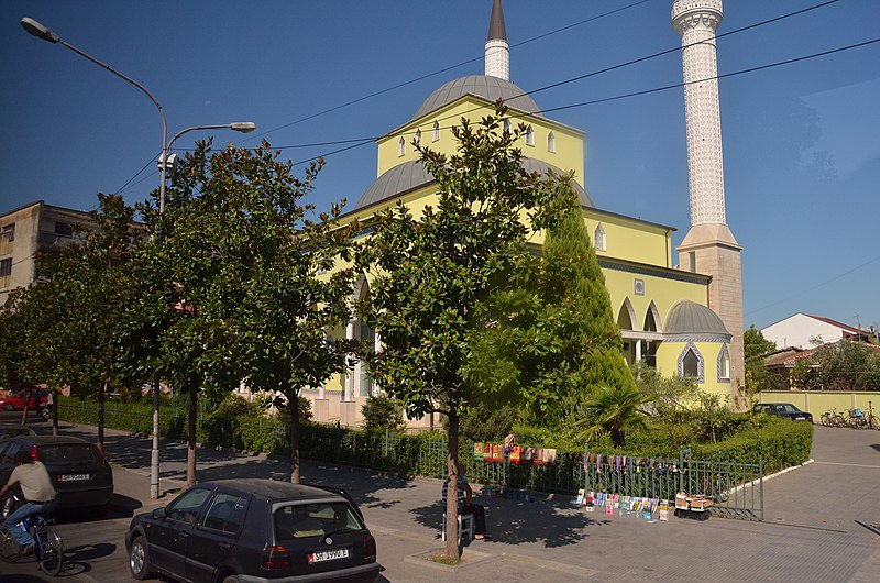 Parrucë Mosque