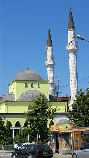 Parrucë Mosque