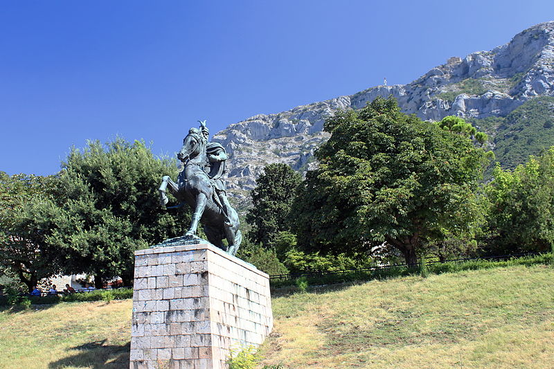 Statuja e Skënderbeut