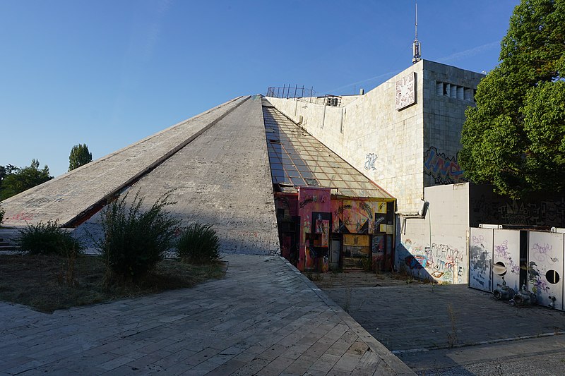 Pyramide de Tirana