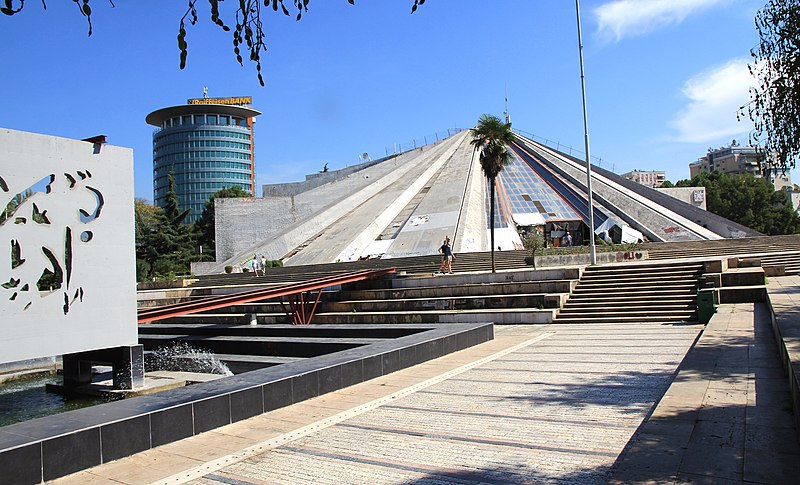 Pyramide de Tirana