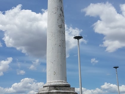 columna conmemorativa de la fundacion de la ciudad de corrientes