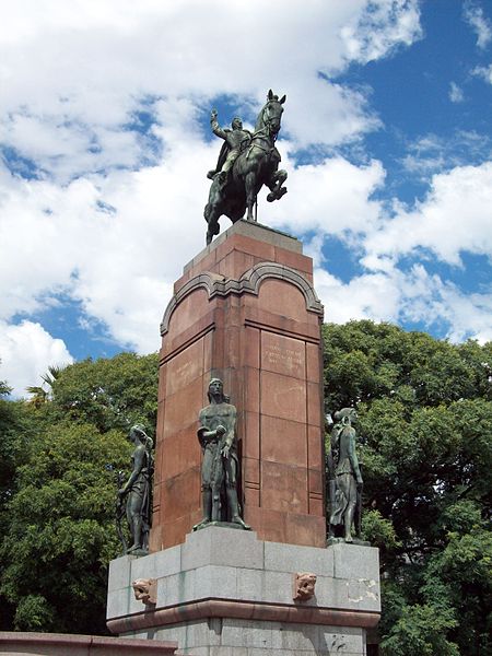 Monumento ecuestre a Carlos María de Alvear