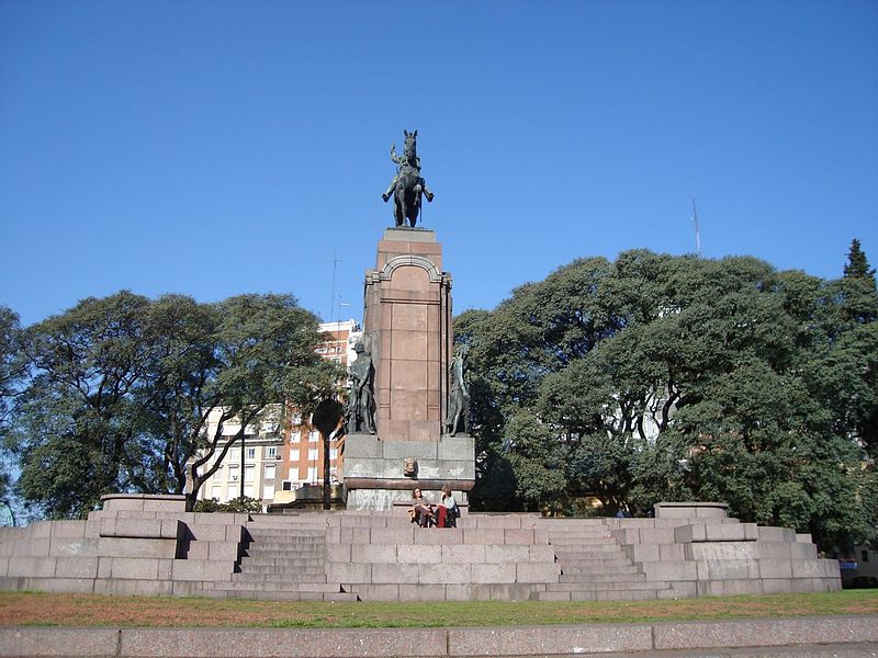 Monumento ecuestre a Carlos María de Alvear
