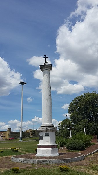 Columna conmemorativa de la fundación de Corrientes