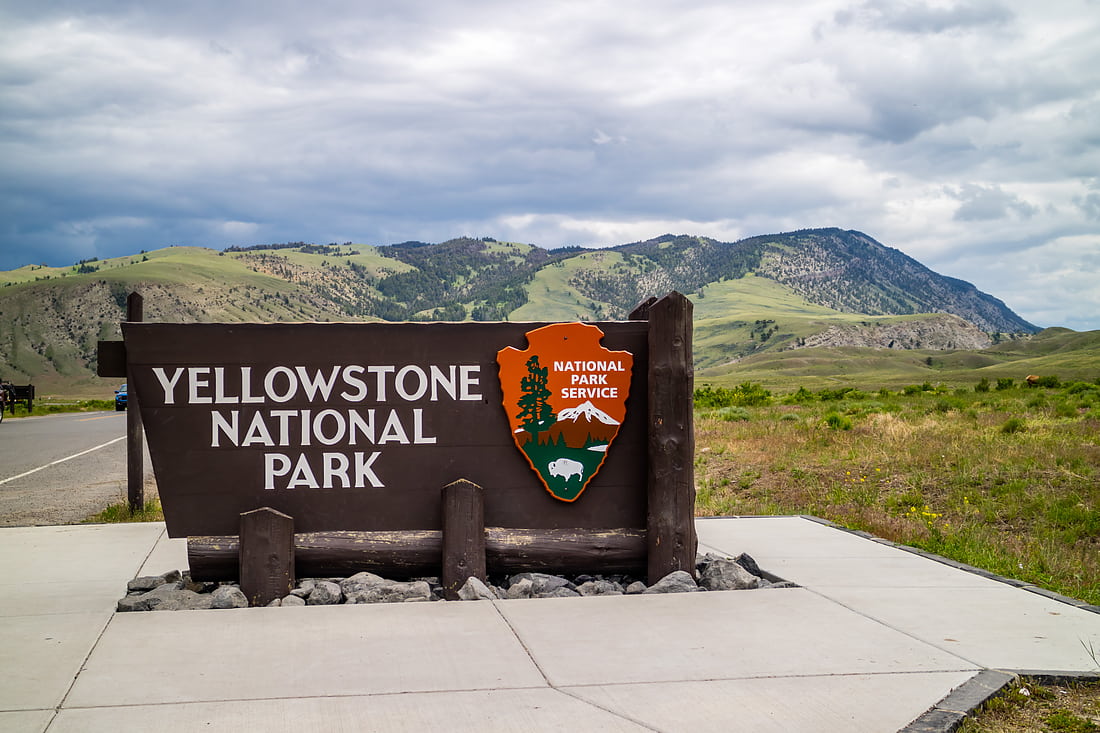 Entrance sign to Yellowstone National Park