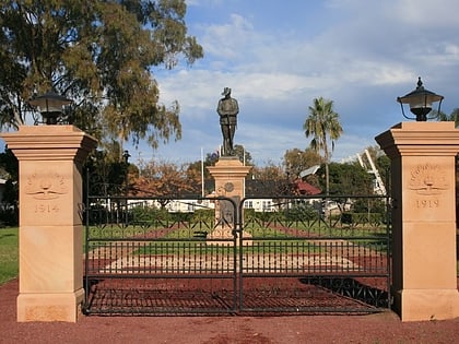 dalby war memorial and gates