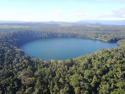 lake eacham park narodowy crater lakes