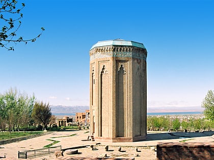 mausolee de momine khatun nakhitchevan
