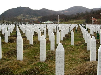 Cmentarz-Pomnik ofiar masakry w Srebrenicy w Potočarach
