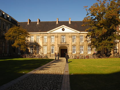 Pope's College