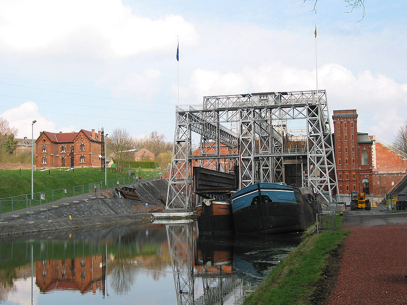 Boat Lifts on the Canal du Centre