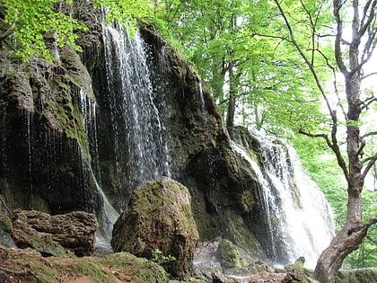 etropole waterfall pravetz