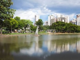 Parque Lago das Rosas