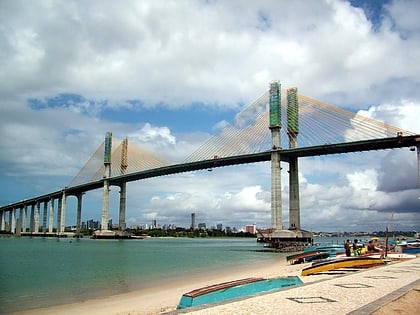 Puente Newton Navarro