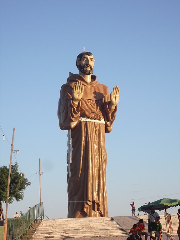 estatua de sao francisco caninde