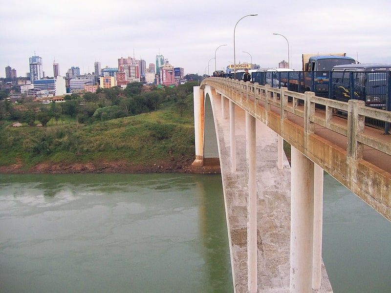 frontera entre brasil y paraguay puerto iguazu