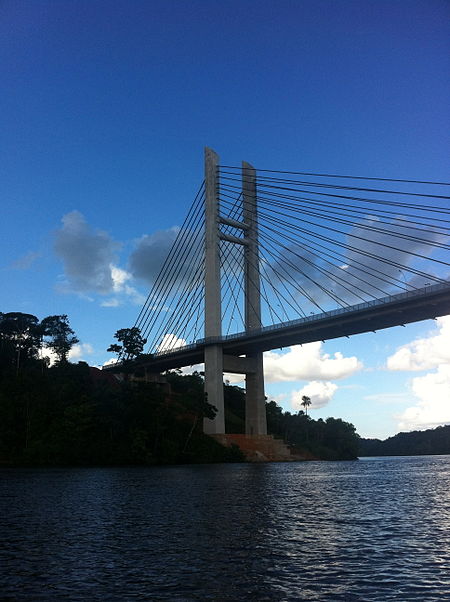 Puente sobre el río Oyapoque