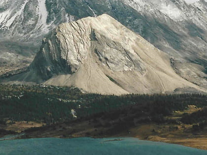 tilted mountain banff nationalpark