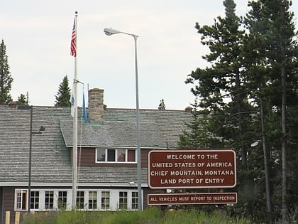 chief mountain border crossing parc national des lacs waterton