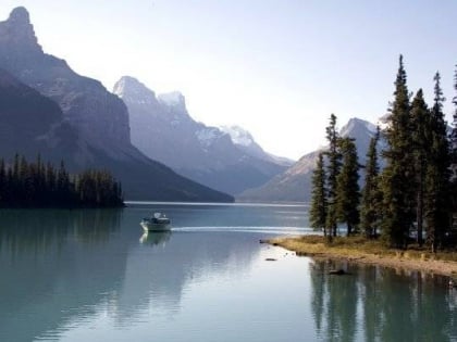 maligne lake tours jasper