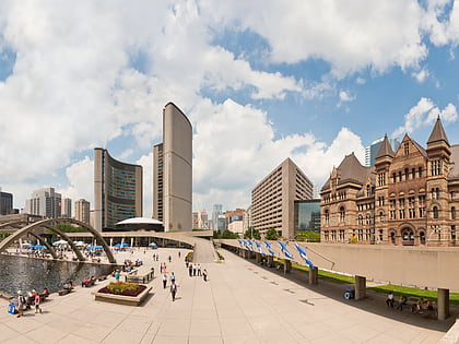 nathan phillips square toronto