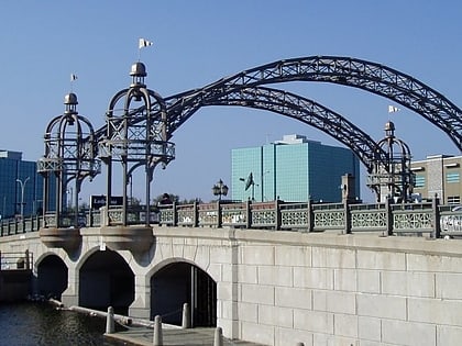 puente de la torre eiffel gatineau