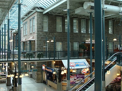 city square shopping centre vancouver