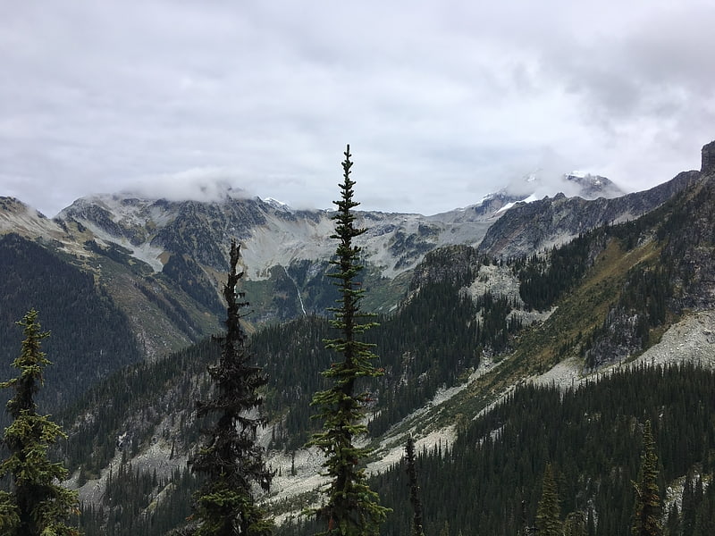 clachnacudainn range parque nacional mount revelstoke