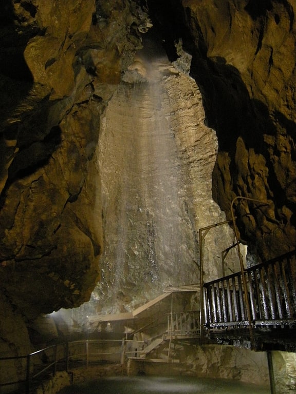 grotte aux fees saint maurice vs