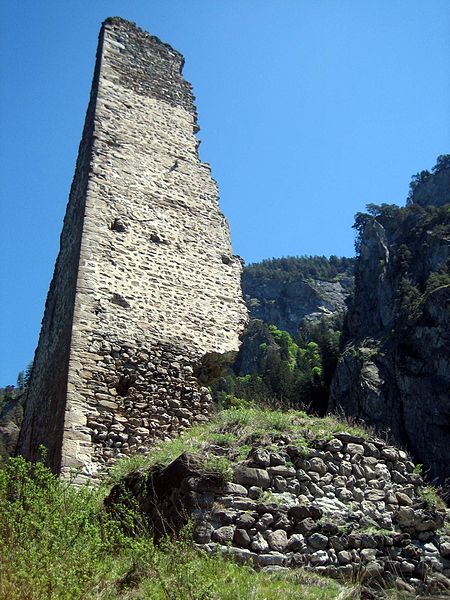 Hochjuvalt Castle