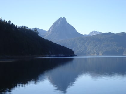 lago huishue bosques templados lluviosos de los andes australes