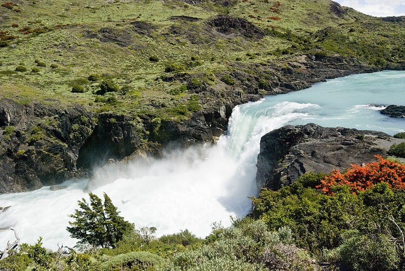 salto grande waterfall parque nacional torres del paine