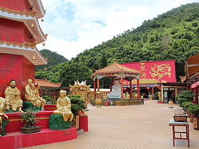 ten thousand buddhas monastery hong kong