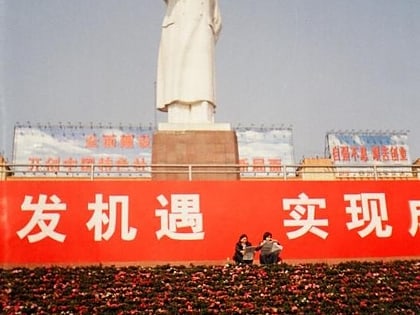 statue of mao zedong chengdu