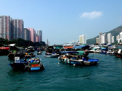 aberdeen floating village hongkong