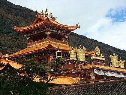 nanwu si monastery ville district de kangding