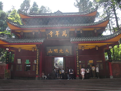 wannian temple mont emei