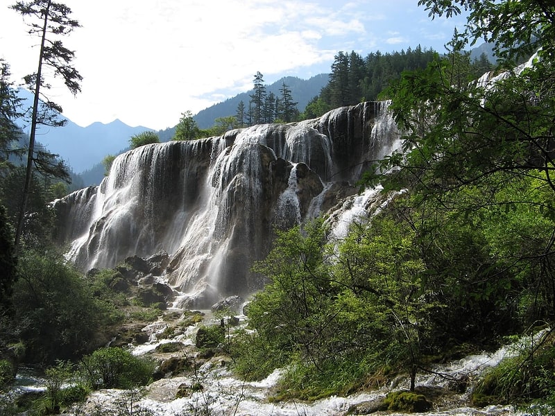pearl shoal waterfall vallee de jiuzhaigou