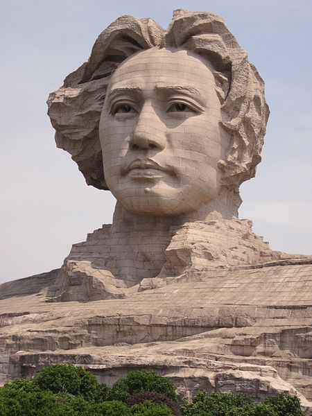 Statue des jungen Mao Zedong