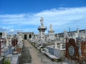 Cementerio La Reina