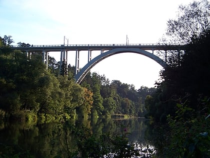 most drogowo kolejowy bechyne