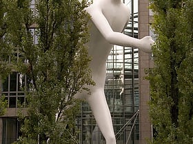 walking man sculpture munich