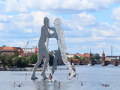 molecule man sculpture berlin
