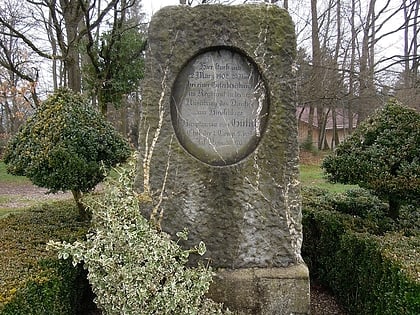 Denkmal für den hier verstorbenen Hauptmann von Gülich