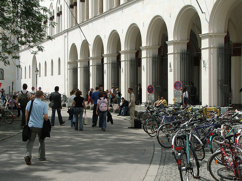 Universität