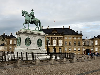 equestrian statue of frederick v copenhague