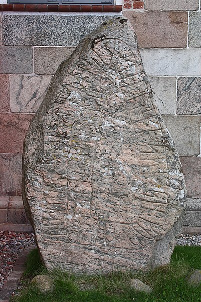 Runensteine der Ålum Kirke