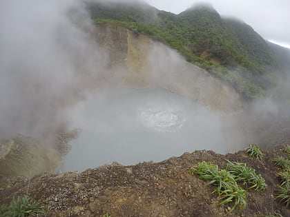 lago boiling parque nacional de morne trois pitons